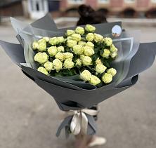Букет Белые кустовые розы Солинеро в Джуце