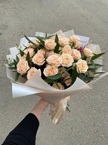 Букет Кремовые розы Латте в Джуце