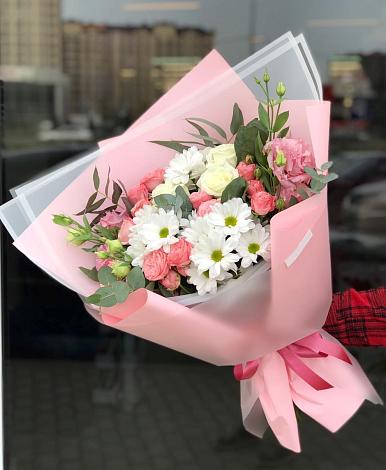 Букет цветов из: Розы, Лизиантусы и Хризантемы в Джуце